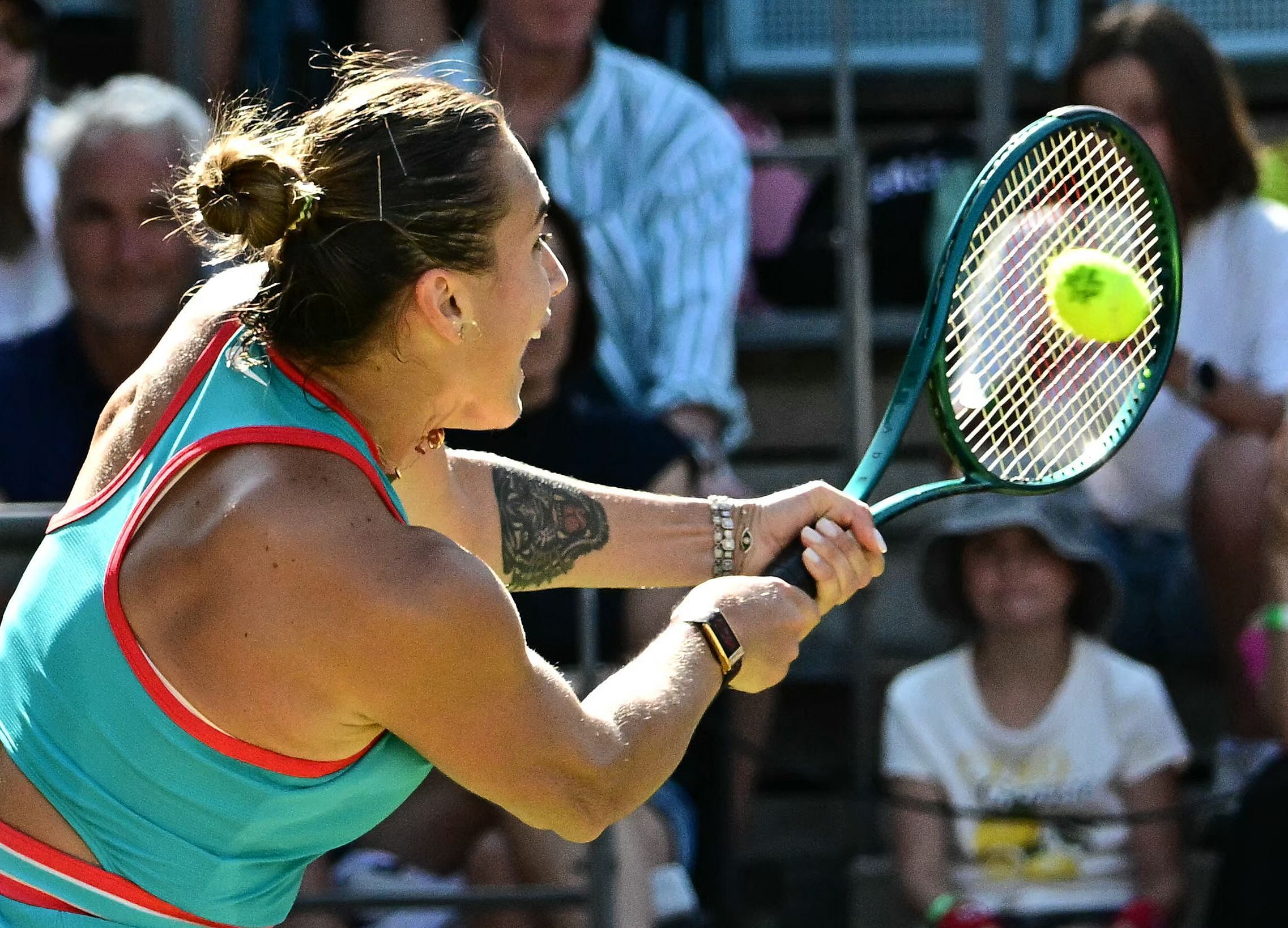 易游体育-关于穆古鲁扎重返赛场，比赛规则变更首场状态出色，曼联观众沸腾！赛场气氛高涨的信息